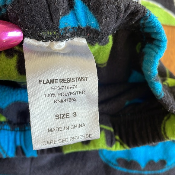 Boy’s 🦇 BATMAN Bundle Size 8; face mask zipper hoodie two pair of pajamas Lego - Picture 7 of 13
